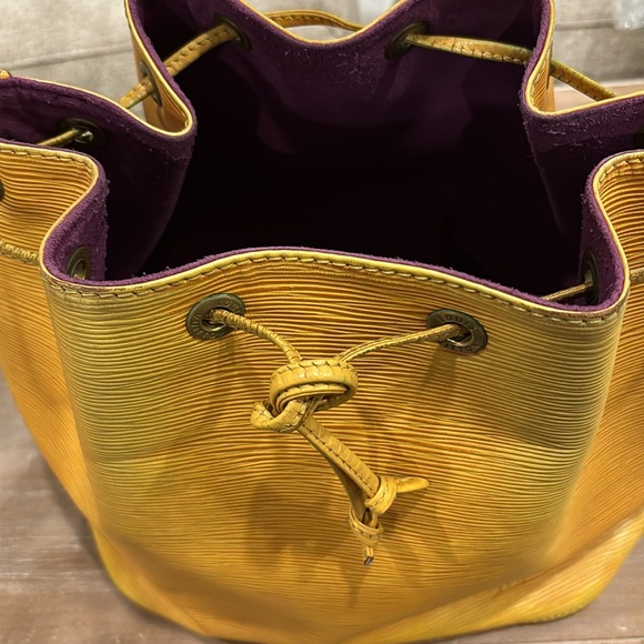 Louis Vuitton Epi Bucket Bag~GUC~Preloved - Picture 16 of 16